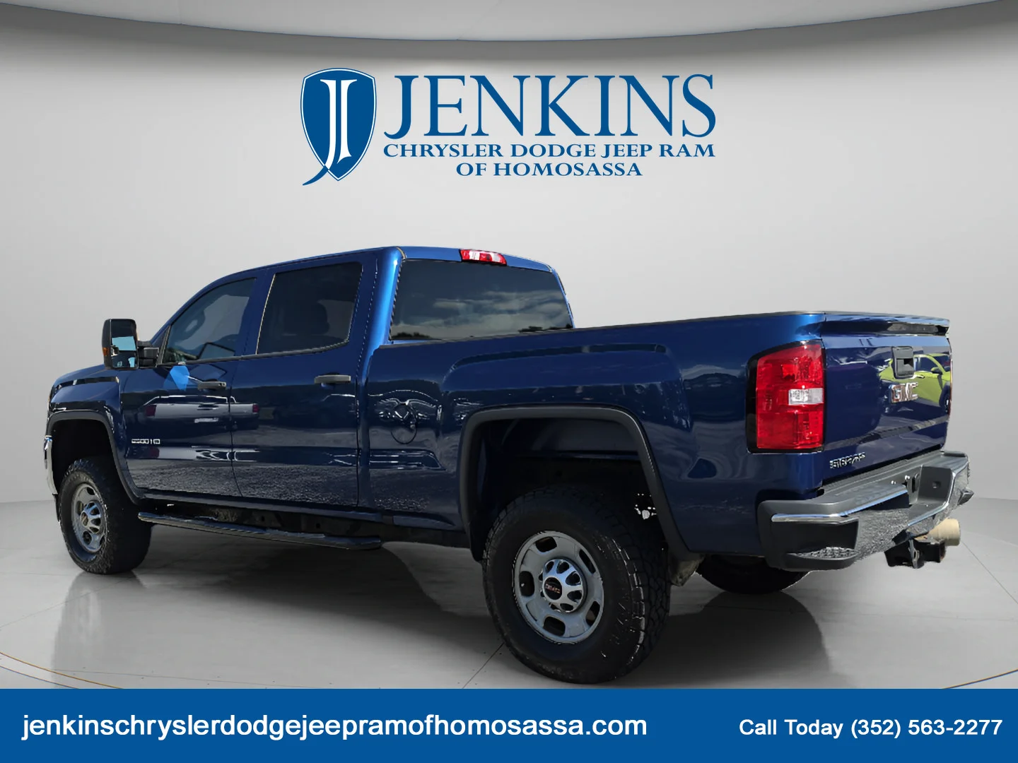 Used 2018 Stone Blue Metallic GMC Base image 8