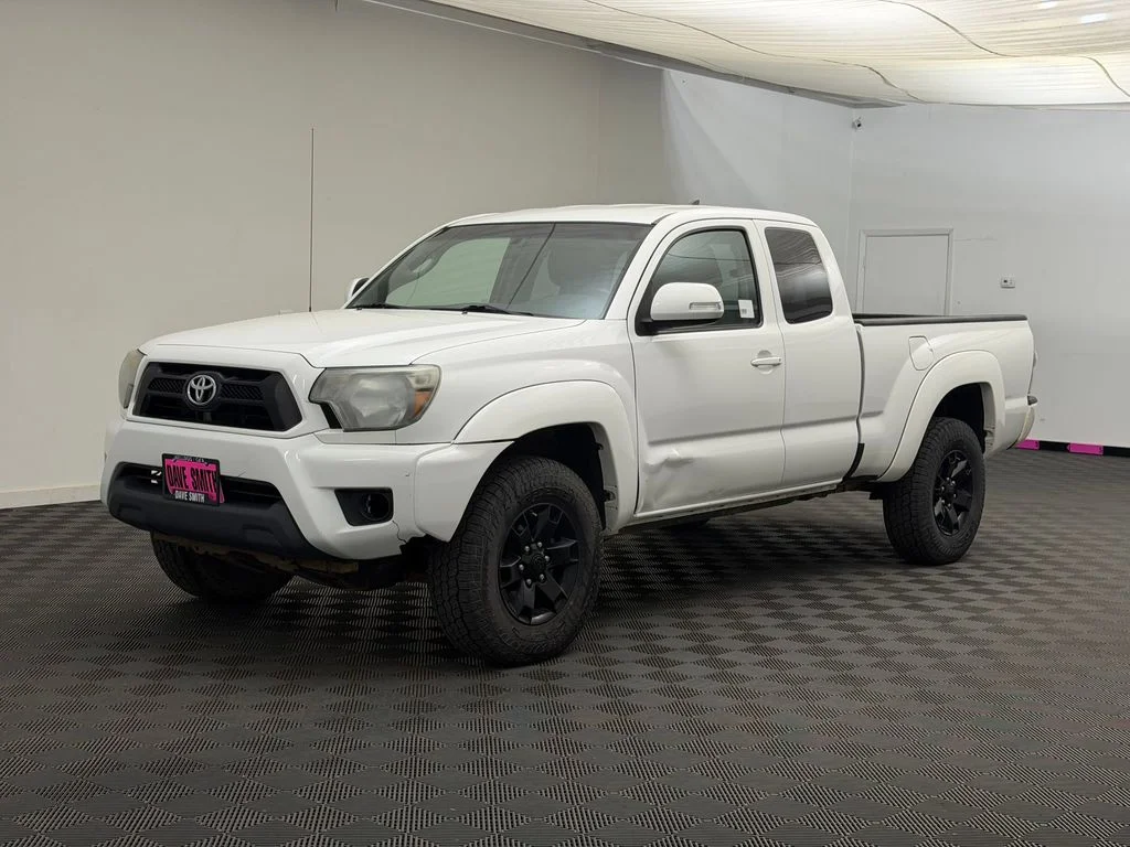 Used 2014 Super White Toyota Base V6 (A5) image 1