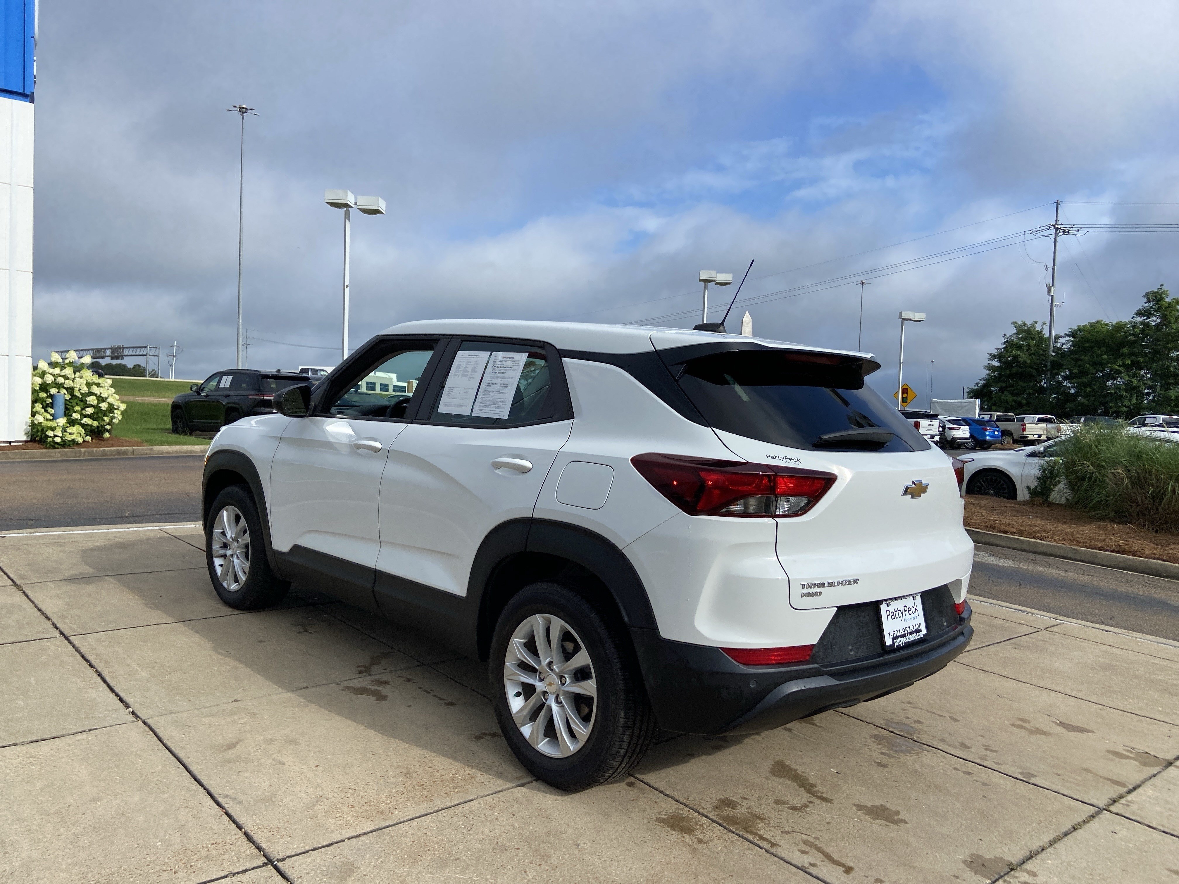 Used 2021 Summit White Chevrolet LS image 8