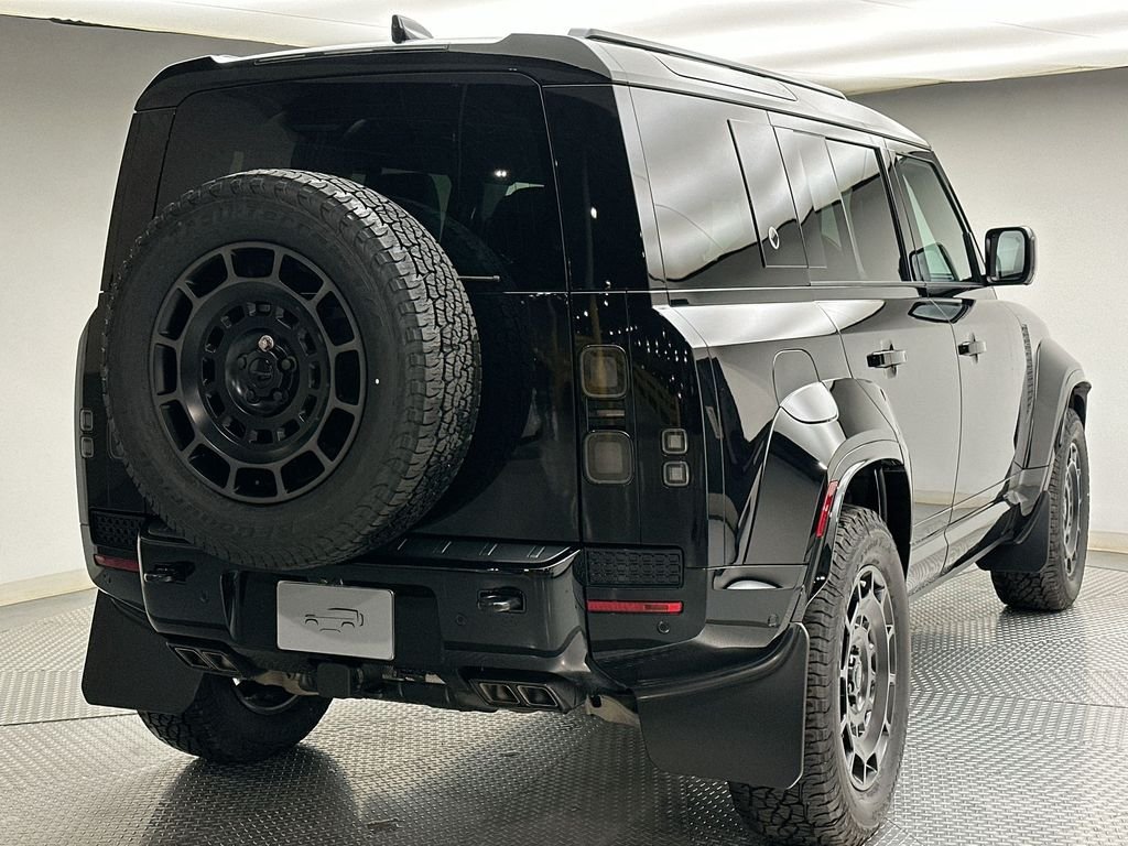 New 2026 Narvik Black Land Rover OCTA image 11