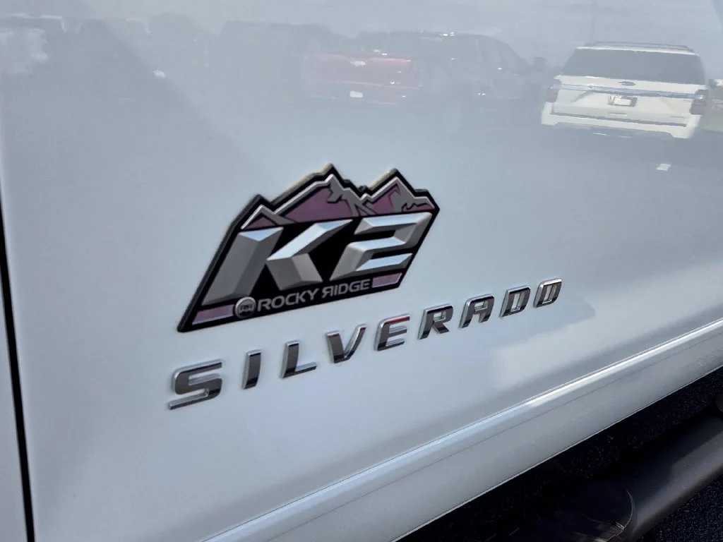 Used 2018 SUMMIT WHITE Chevrolet LT image 19