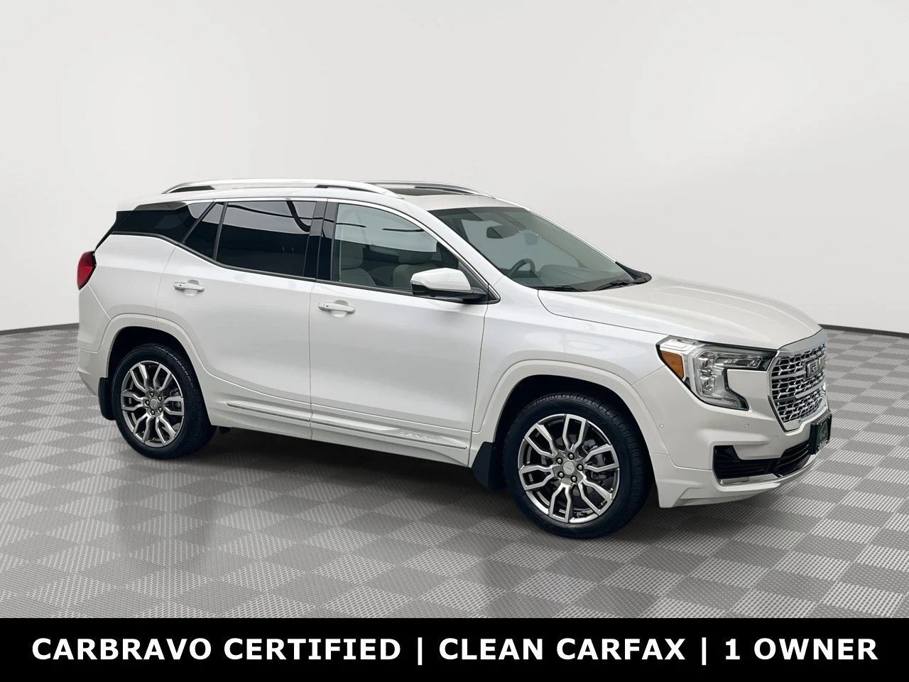 Used 2024 White Frost Tricoat GMC Denali image 1