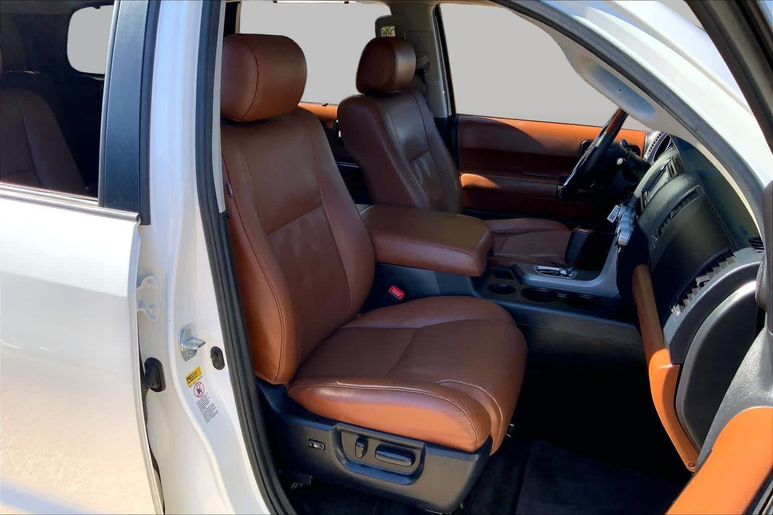 Used 2017 Blizzard Pearl Toyota Platinum image 9