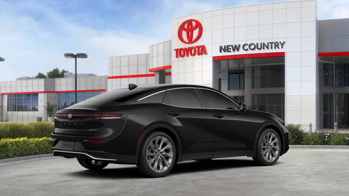 2026 Toyota Crown Limited - Photo 10