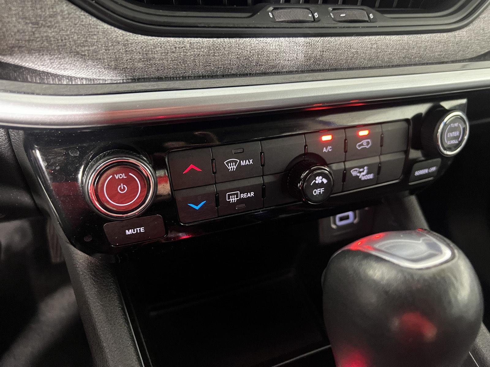 Certified Used 2022 Laser Blue Pearlcoat Jeep Latitude image 17