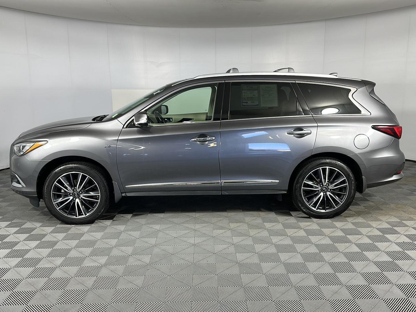 Used 2020 Graphite Shadow INFINITI LUXE image 5