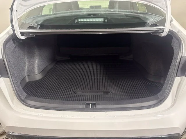 New 2026 Ice Cap with Midnight Black Metallic roof <sup>1</sup> Toyota  XSE image 19