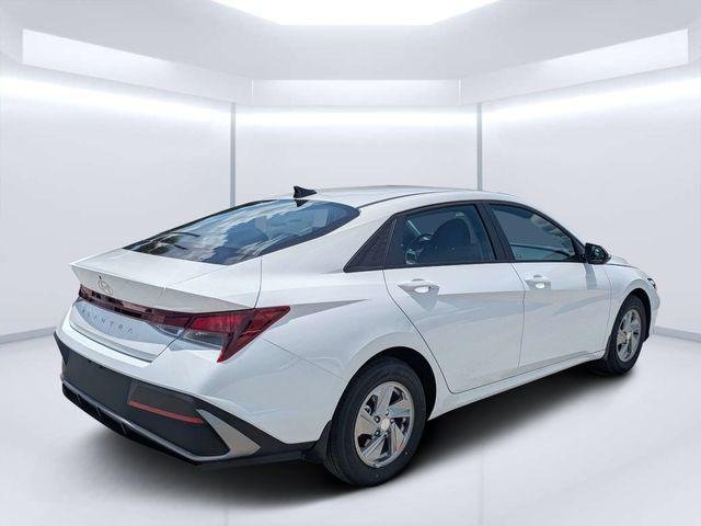 New 2026 White Hyundai SE image 3