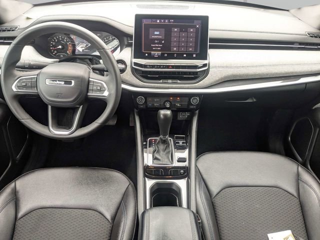 Used 2024 White Jeep Latitude image 16