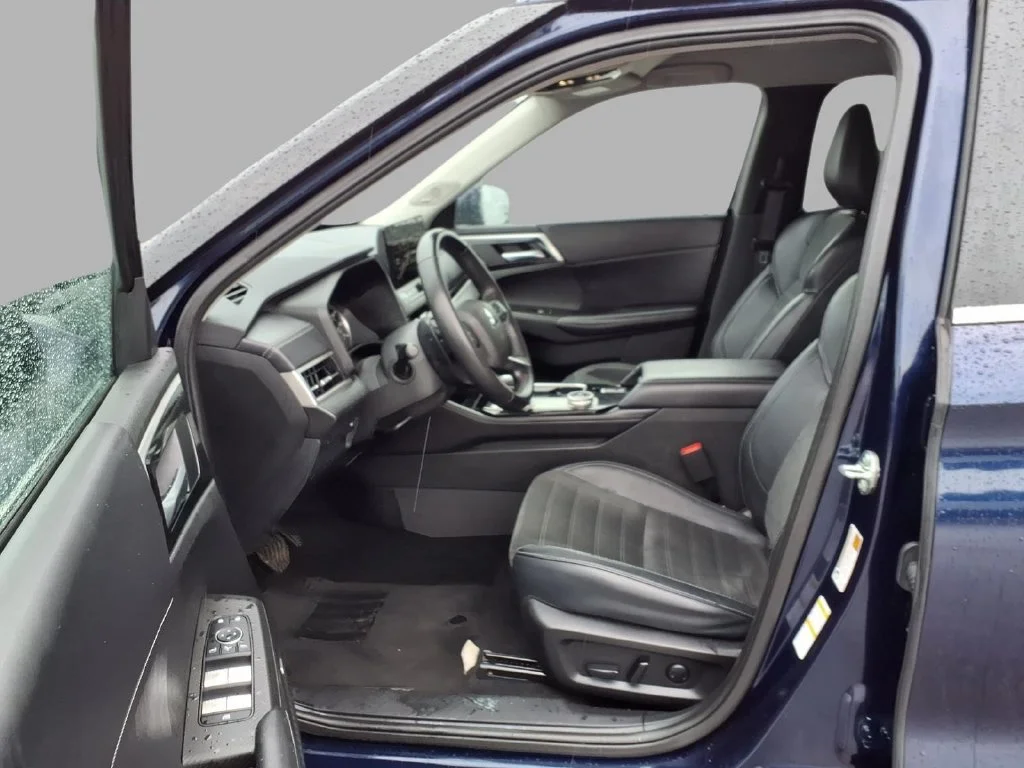 Used 2025 Black Mitsubishi  image 22