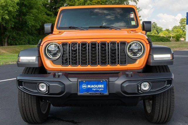 Used 2025 Orange Jeep Sport S 4xe image 3