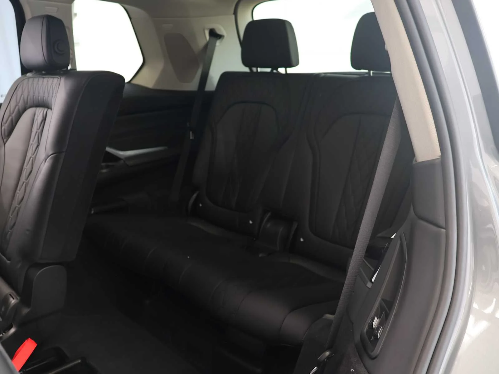 Used 2026 Skyscraper Grey Metallic BMW xDrive40i image 26