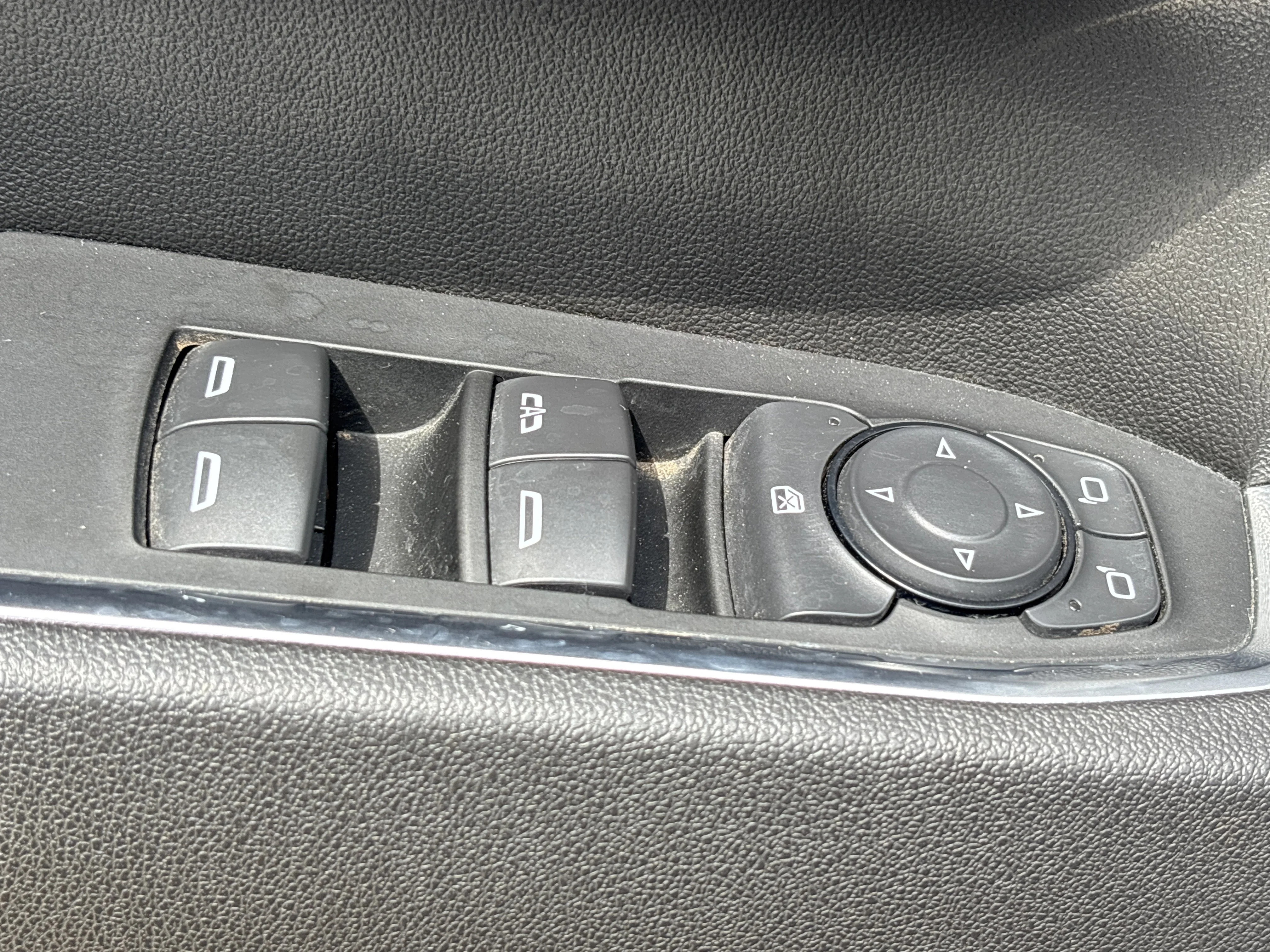 Used 2025 Summit White Chevrolet LT Trail Boss image 23