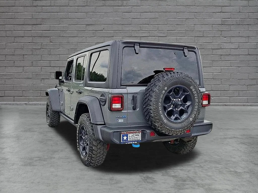 Used 2023 Gray Jeep 4x4 image 11