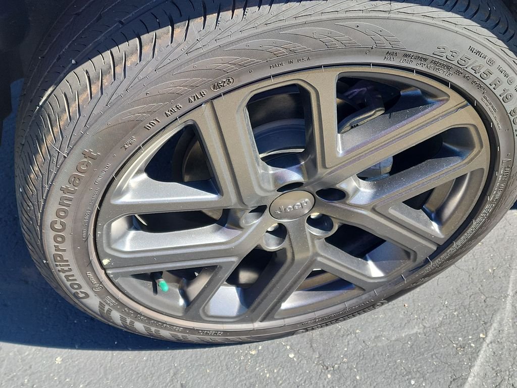 Used 2024 Silver Jeep Limited image 27
