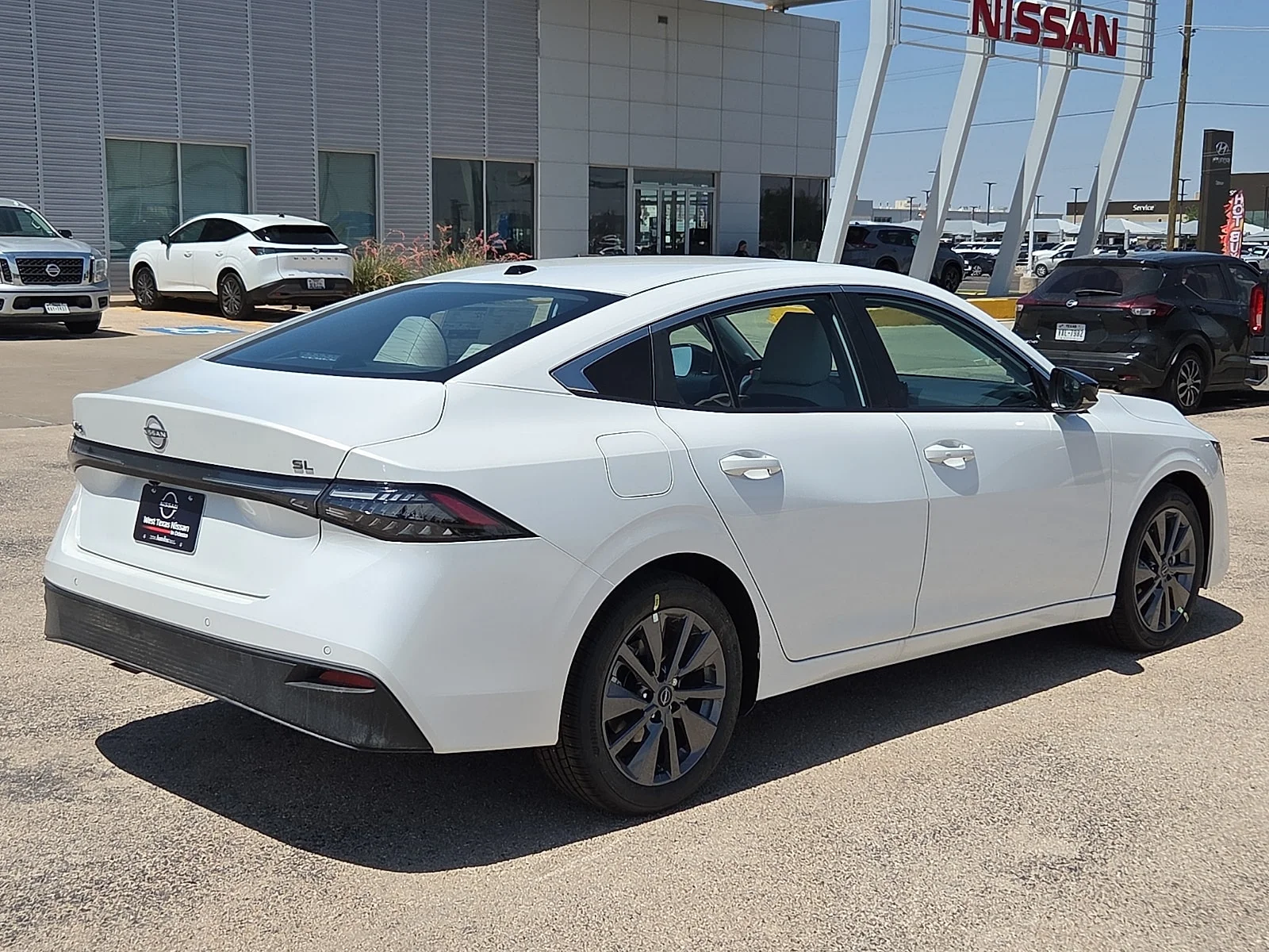 New 2026 QAC Aspen Whit Nissan SL image 4