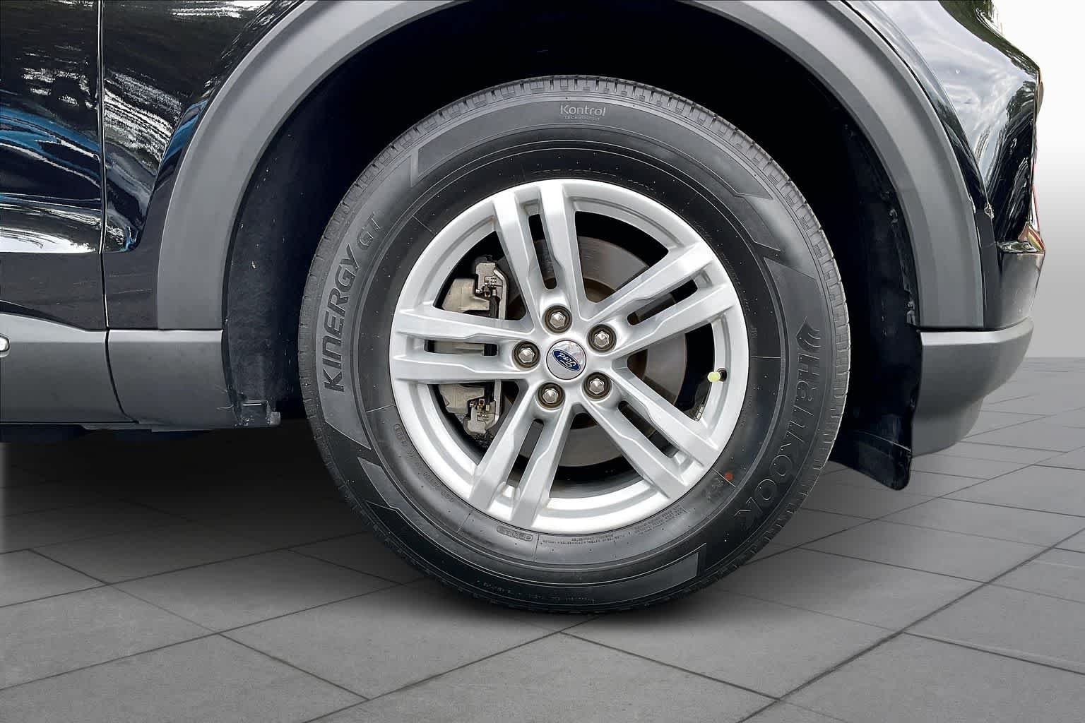 Used 2023 Agate Black Metallic Ford XLT image 10