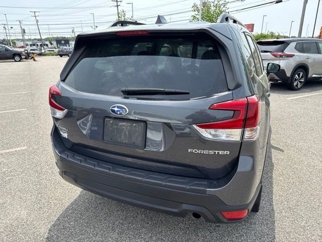 Used 2023 Gray Metallic Subaru Premium image 17