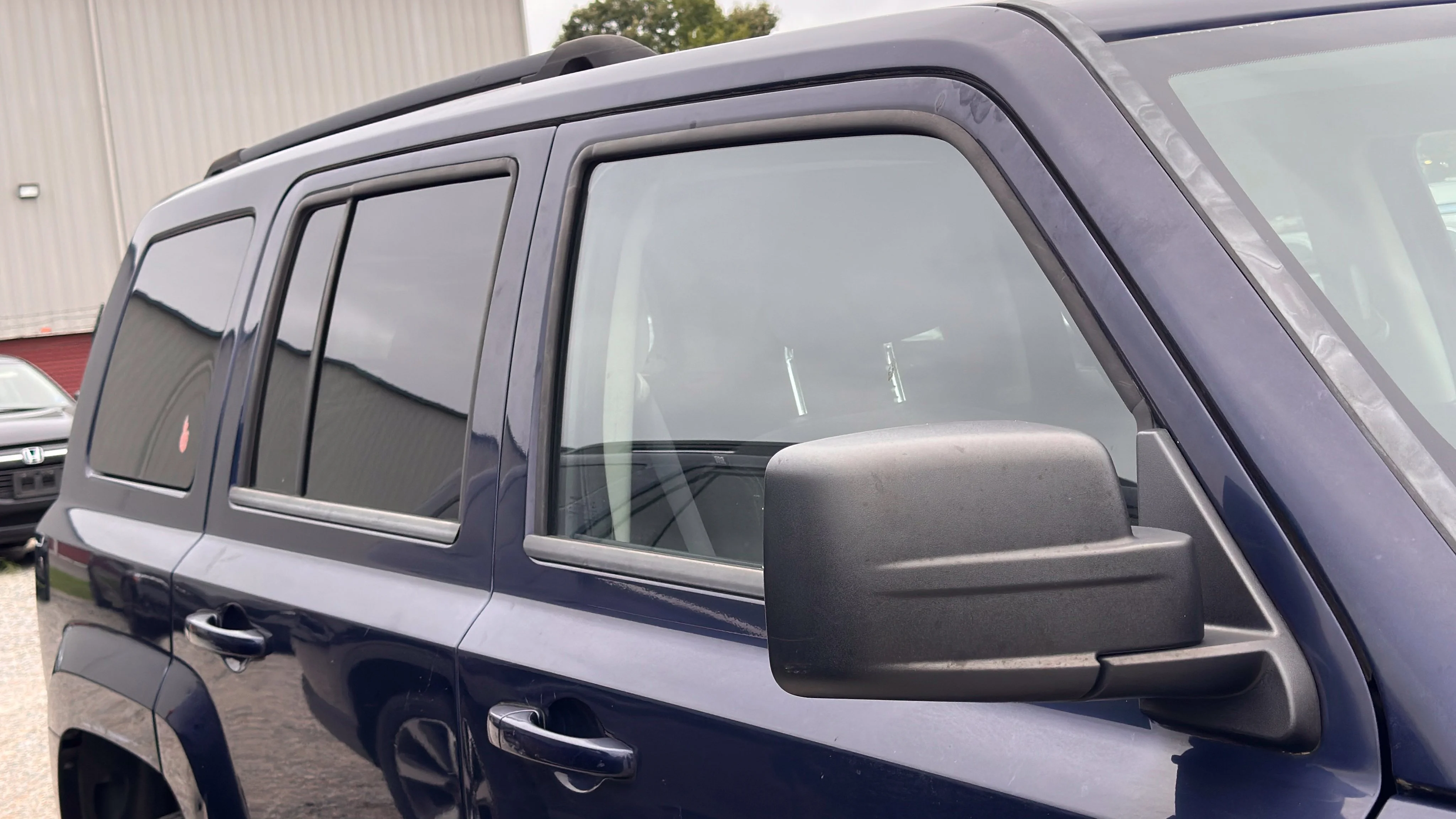 Used 2014 Blue Jeep Latitude image 10