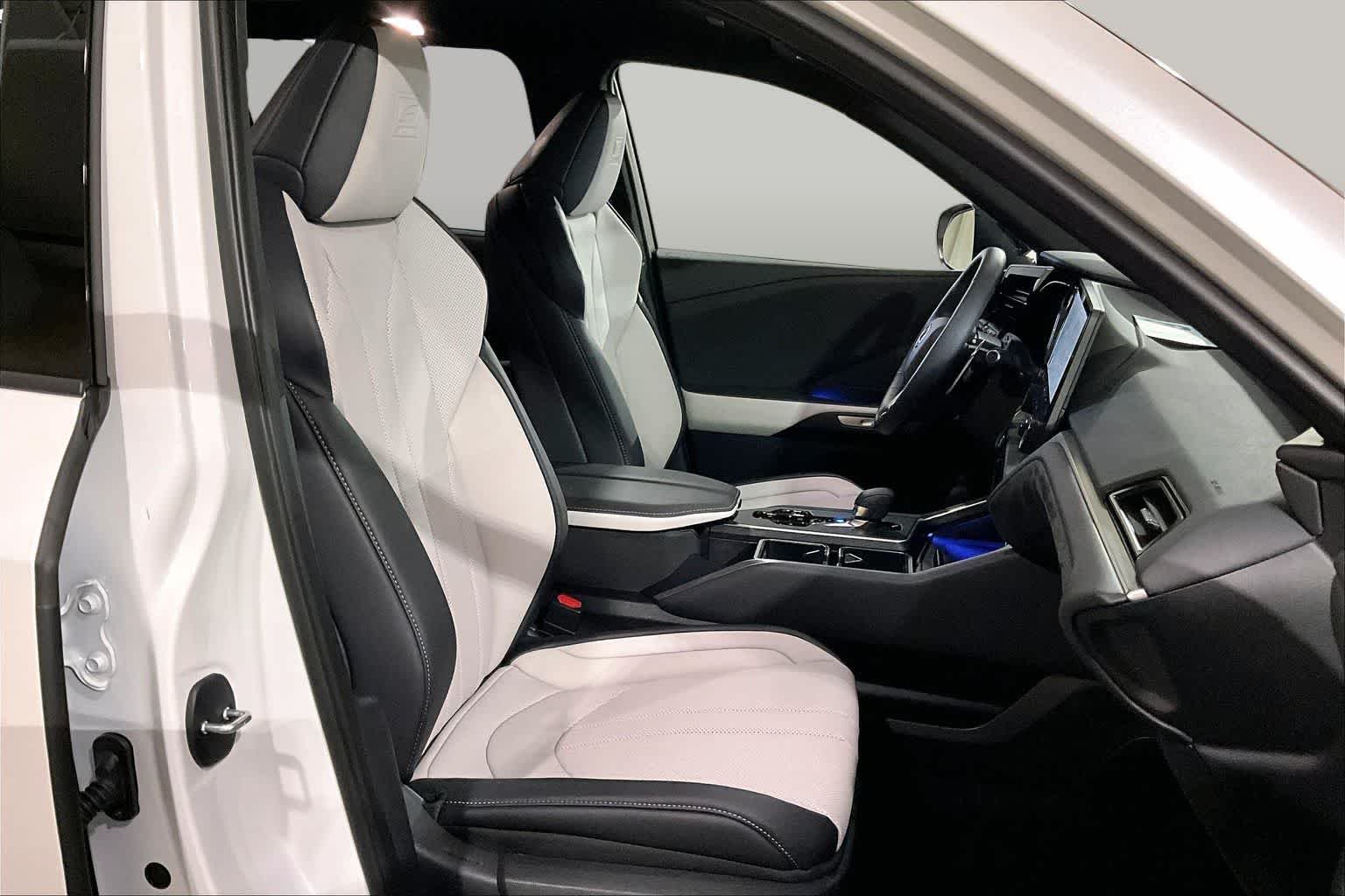Used 2026 Wind Chill Pearl Lexus F SPORT Performance Premium image 7