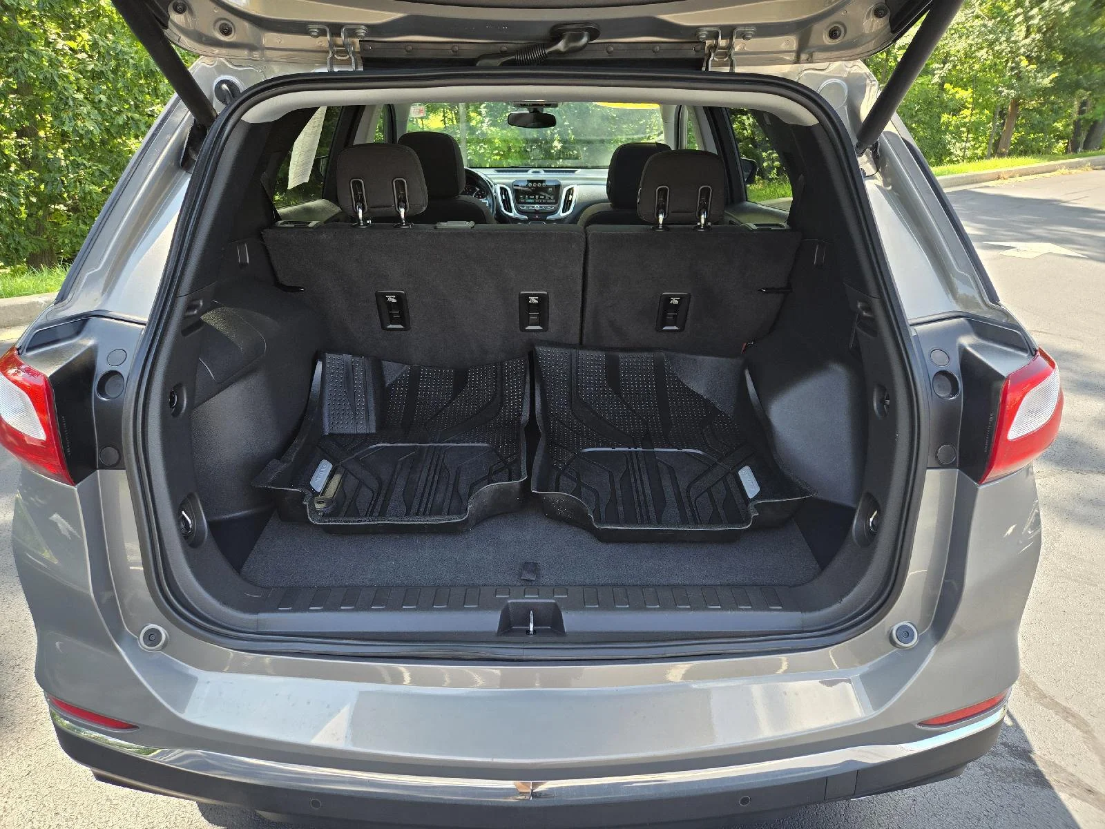Used 2018 Pepperdust Metallic Chevrolet LT image 9