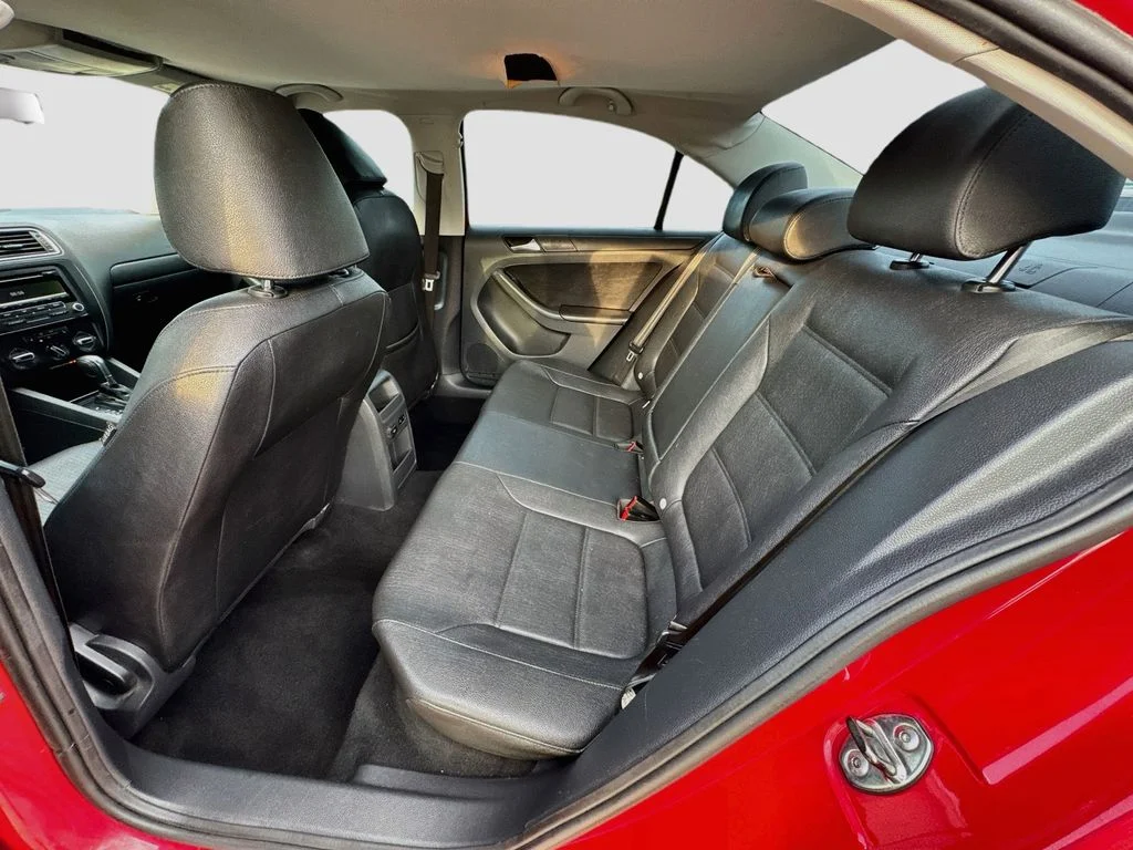 Used 2012 Red Volkswagen 2.5L SE image 27