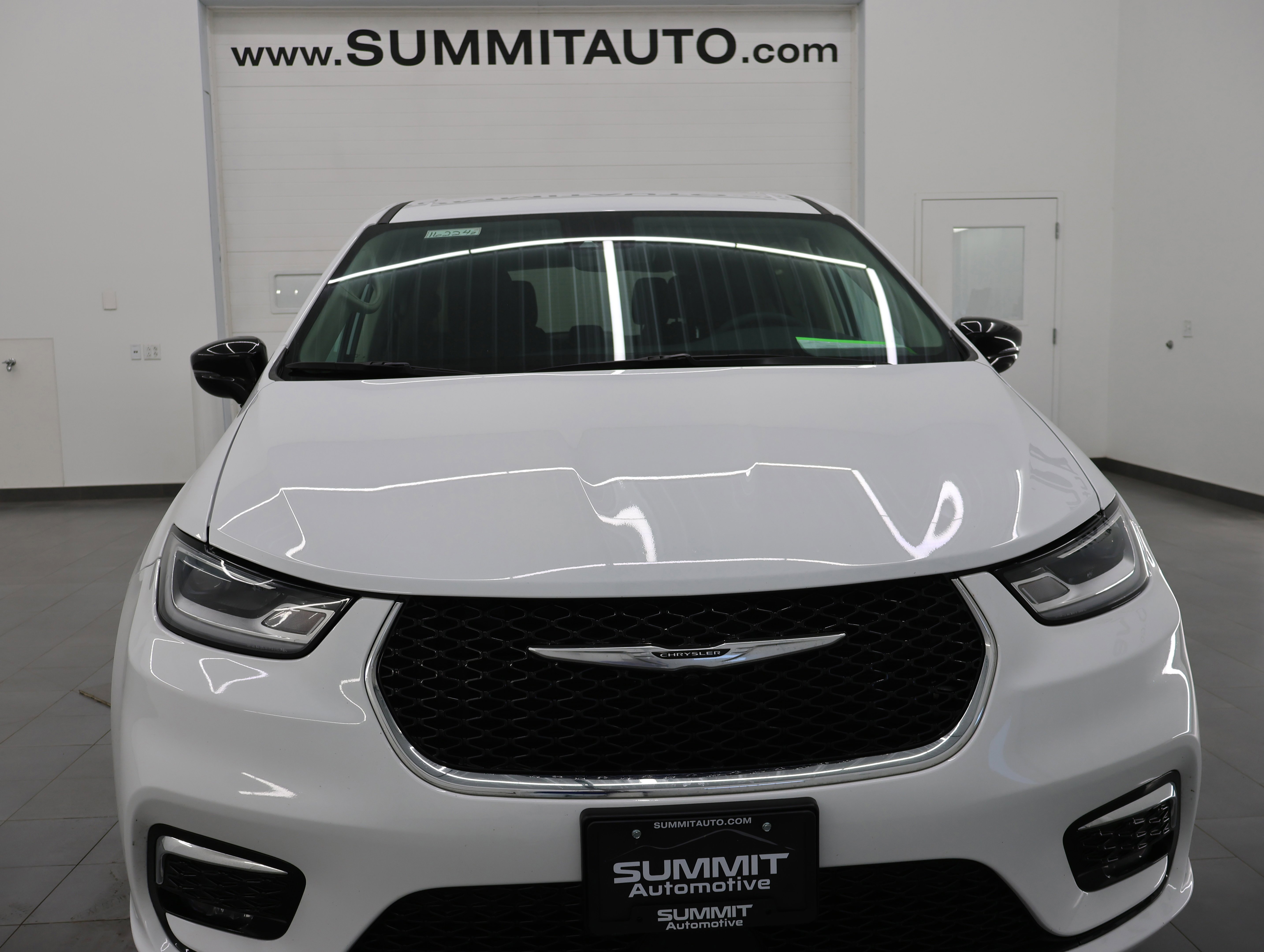 Used 2024 Bright White Clearcoat Chrysler Touring L: TOURING L-STOW N GO-QUADS-THIRD-ADAPTIVE CRUISE-1 OWNER image 21