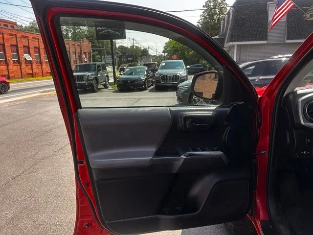 Used 2020 Red Toyota SR5 image 11