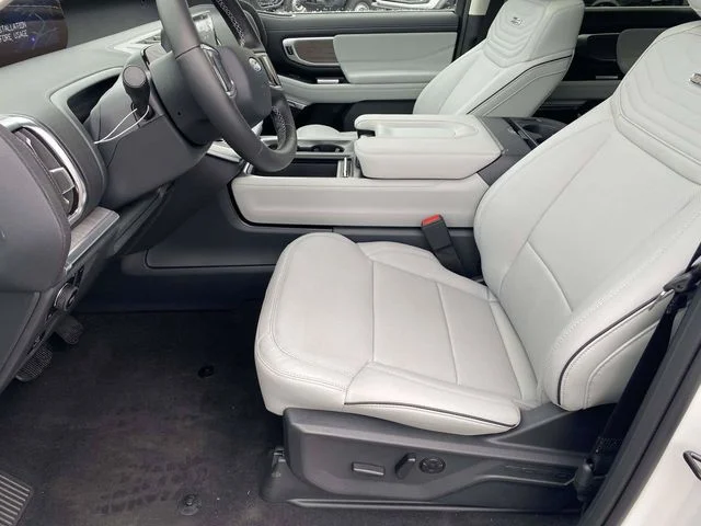 New 2026 Star White Metallic Tri-Coat Ford Platinum image 13