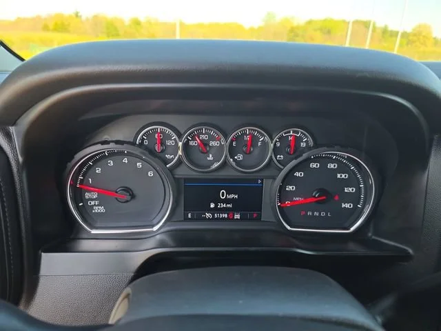 Used 2020 SUMMIT WHITE Chevrolet RST image 16