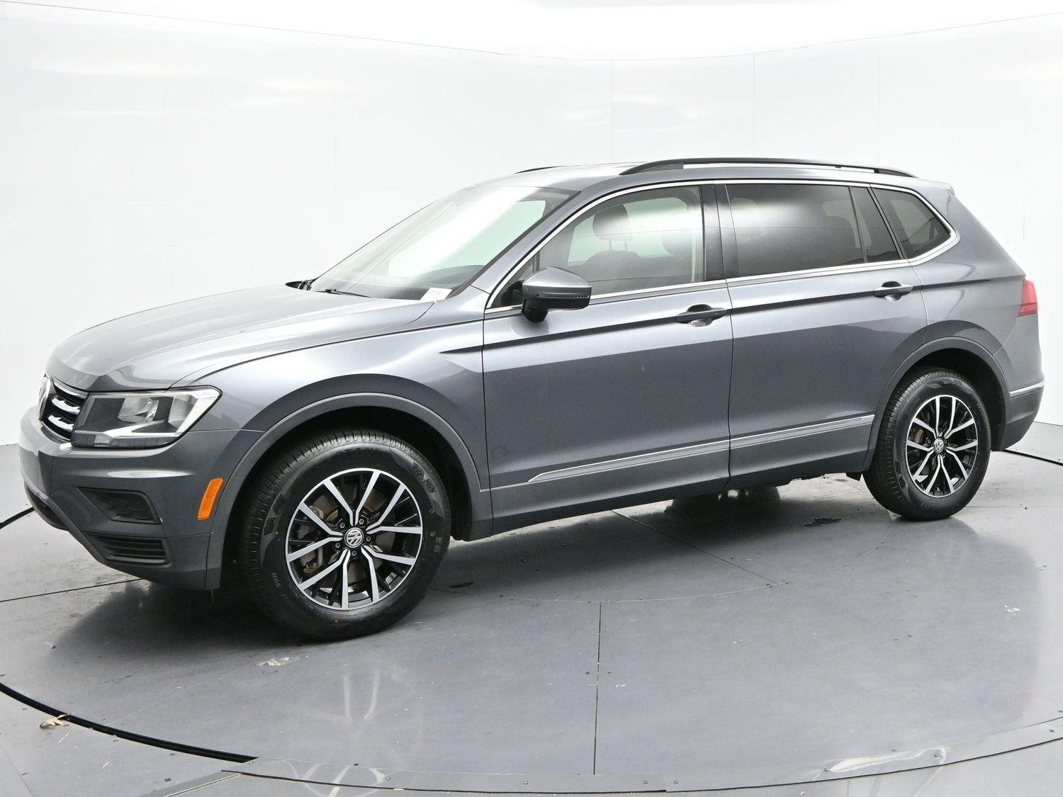 Used 2021 Platinum Gray Metallic Volkswagen SE image 4