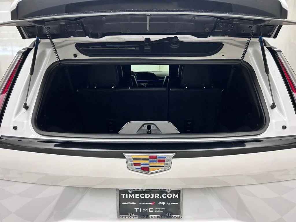 Used 2022 White Cadillac Sport Platinum image 9