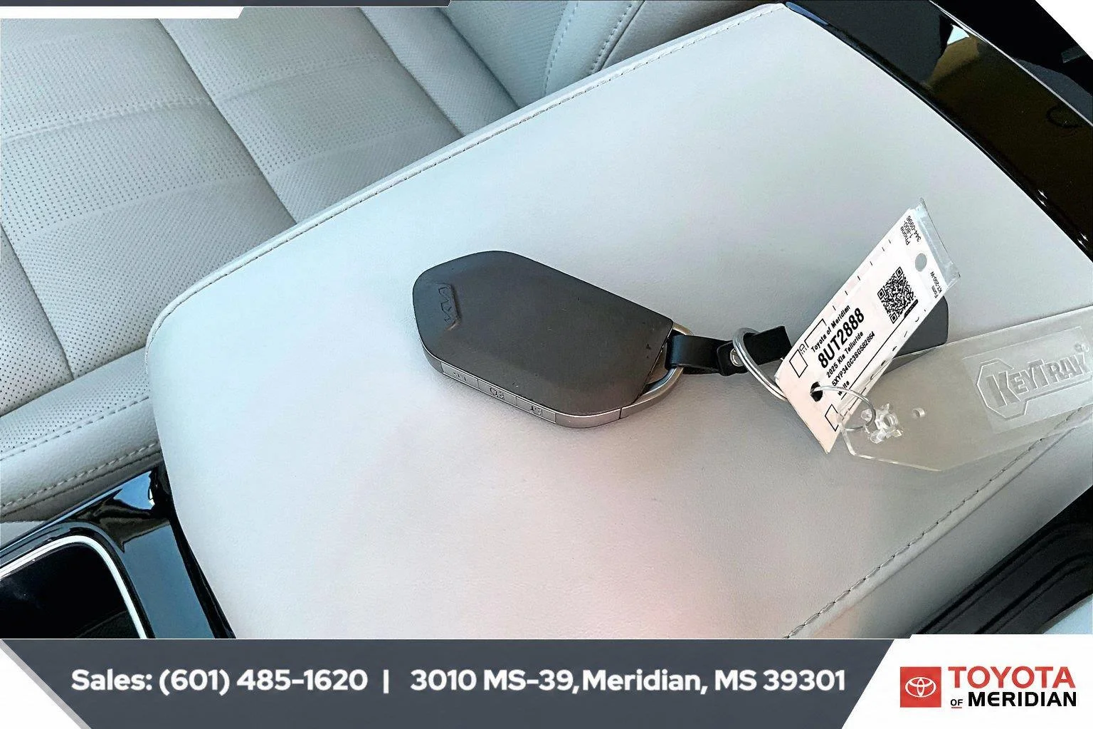 Used 2025 Glacial White Pearl Kia EX image 9