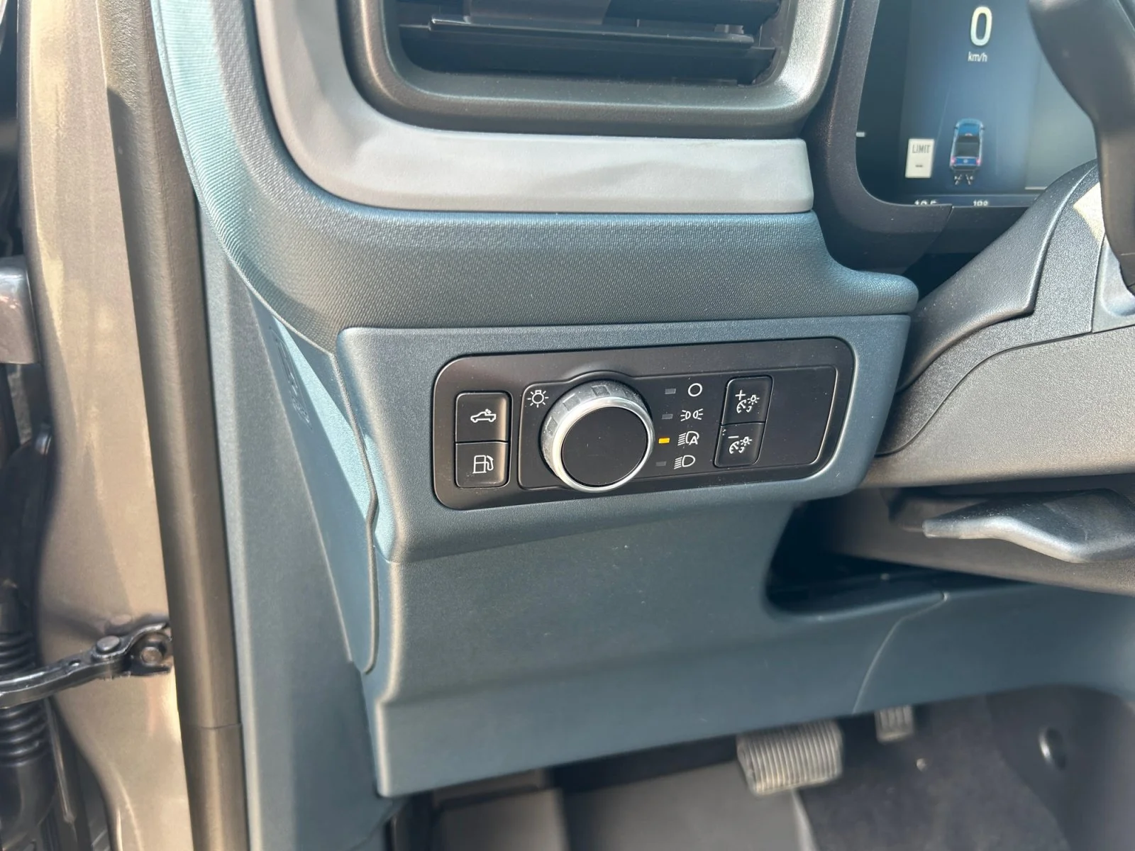 New 2026 Carbonized Grey Metallic Ford Lariat image 15
