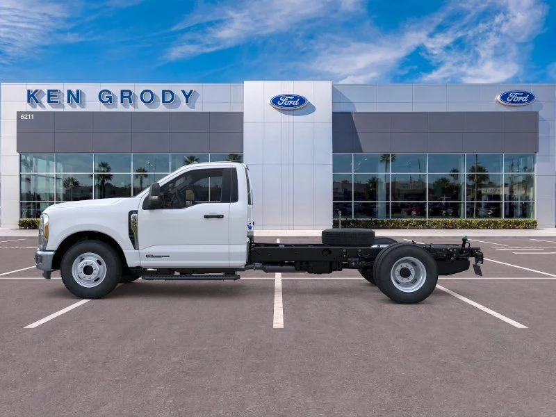 New 2025 Oxford White Ford XL image 5