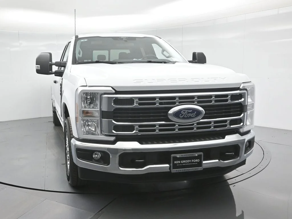 New 2026 Oxford White Ford XLT image 21