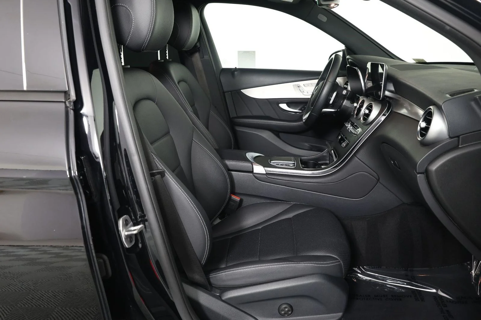 Used 2022 Black Mercedes-Benz GLC 300 image 31