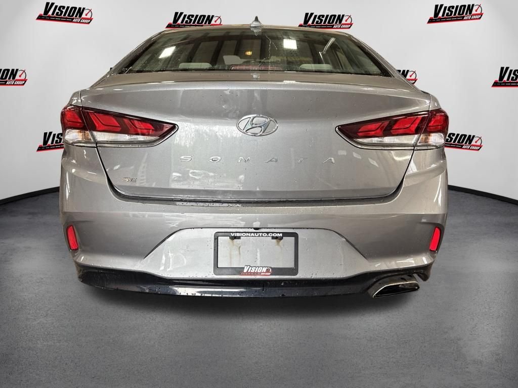 Used 2018 Gray Hyundai SE image 6