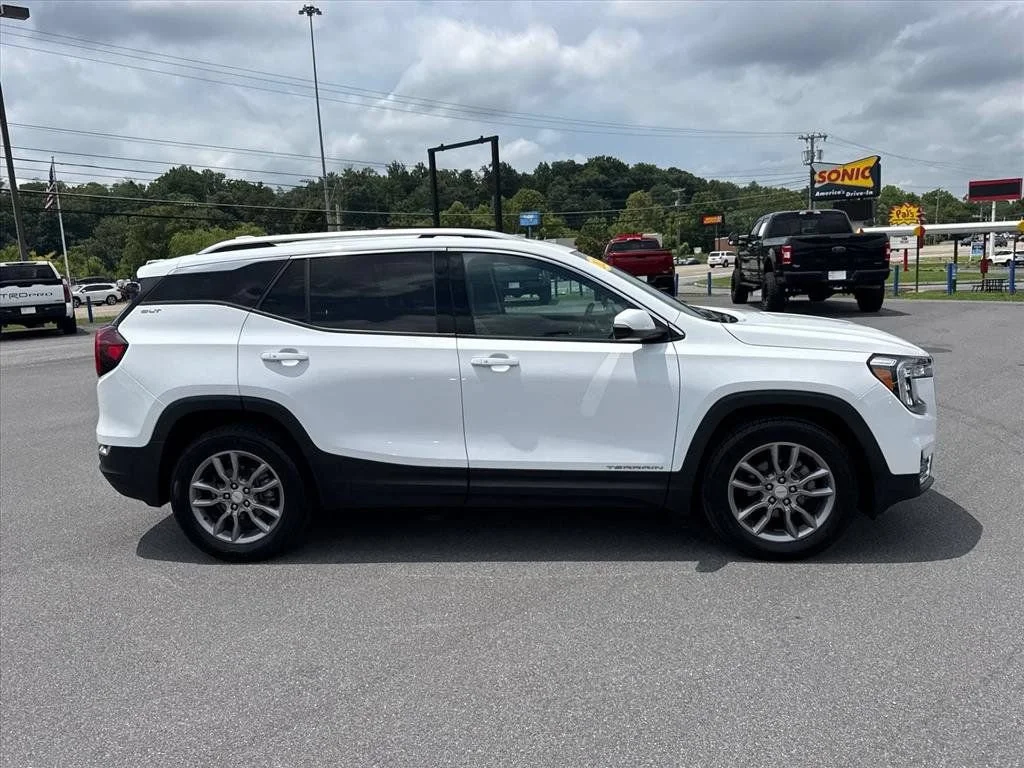 Used 2023 Summit White GMC SLT image 6