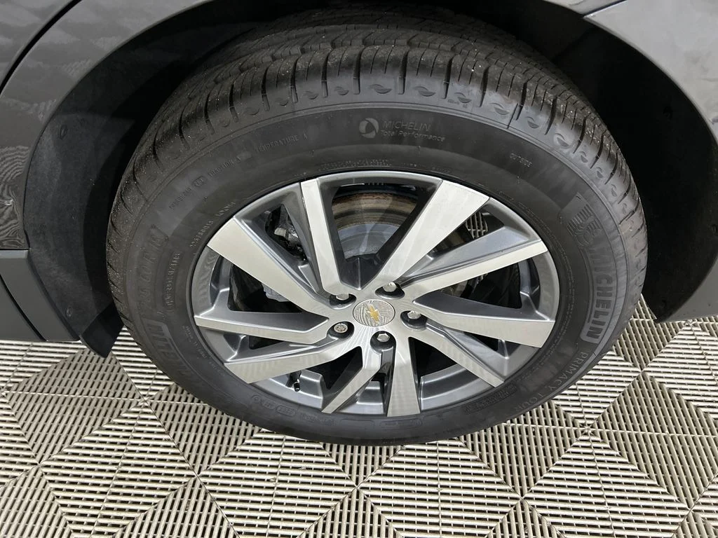 Used 2022 Gray Chevrolet Premier image 10