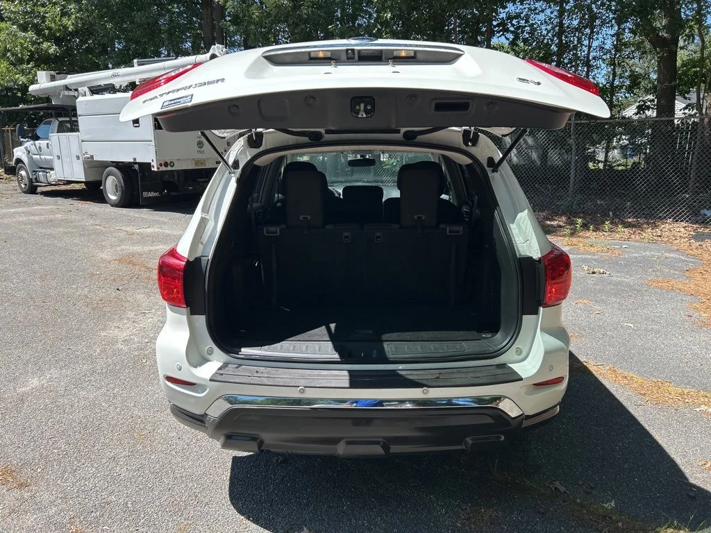 Used 2017 White Nissan SV image 31