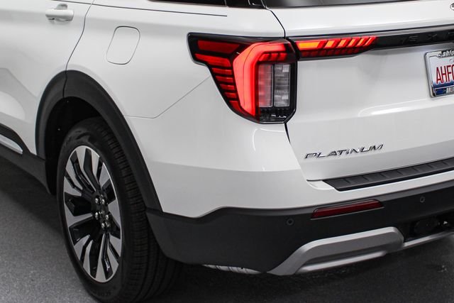 New 2026 Star White Metallic Tri-Coat Ford Platinum™ image 7
