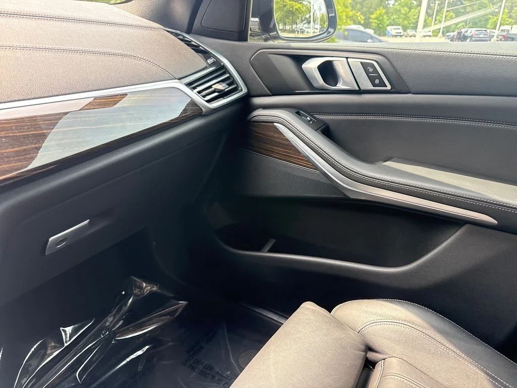 Used 2019 Gray Metallic BMW xDrive40i image 17