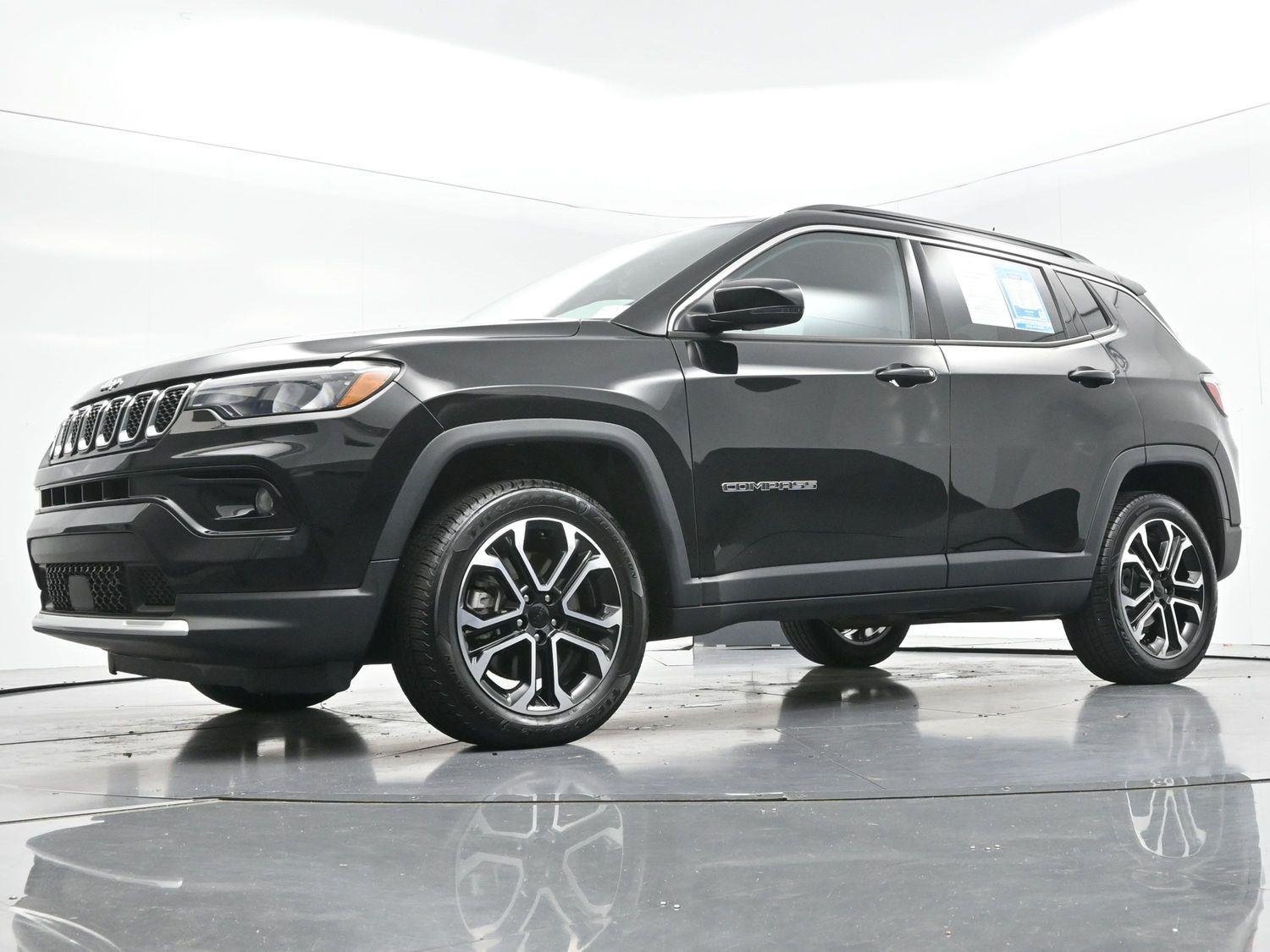Used 2023 Diamond Black Crystal Pearlcoat Jeep Limited image 49