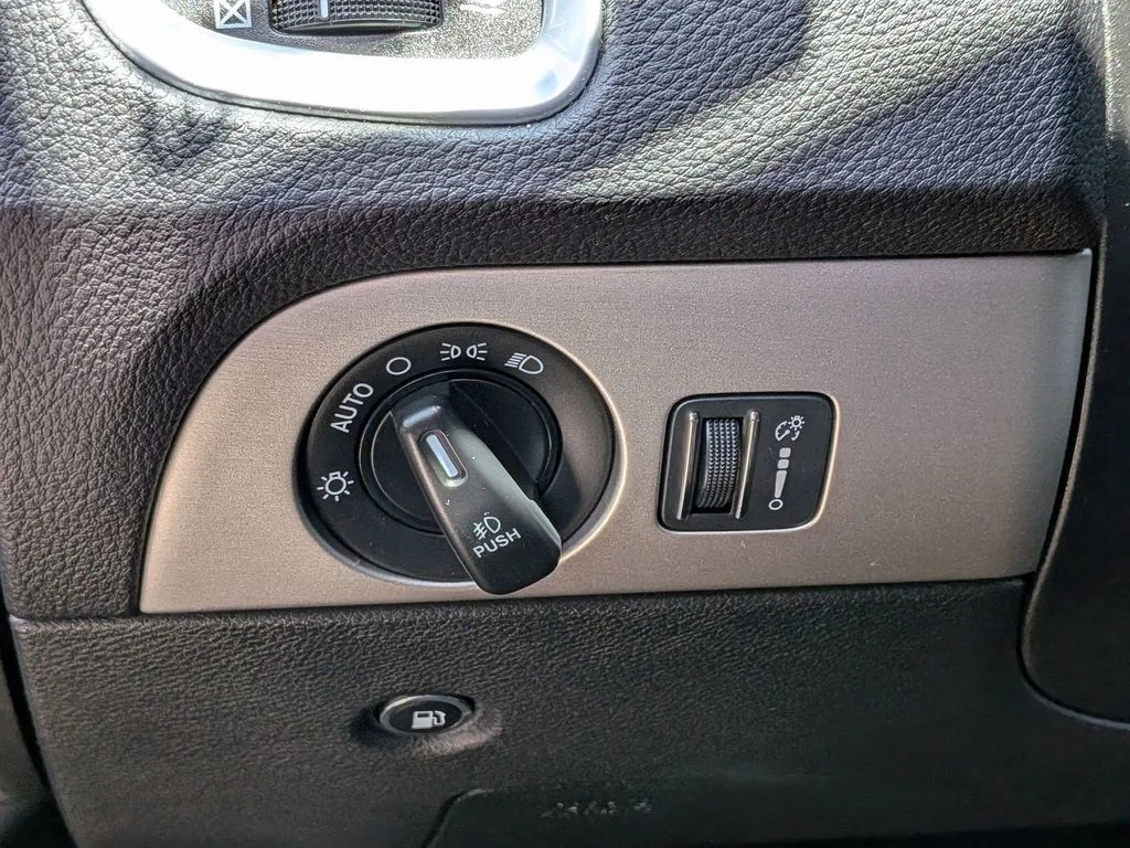 Used 2019 Black Dodge SXT Plus image 14