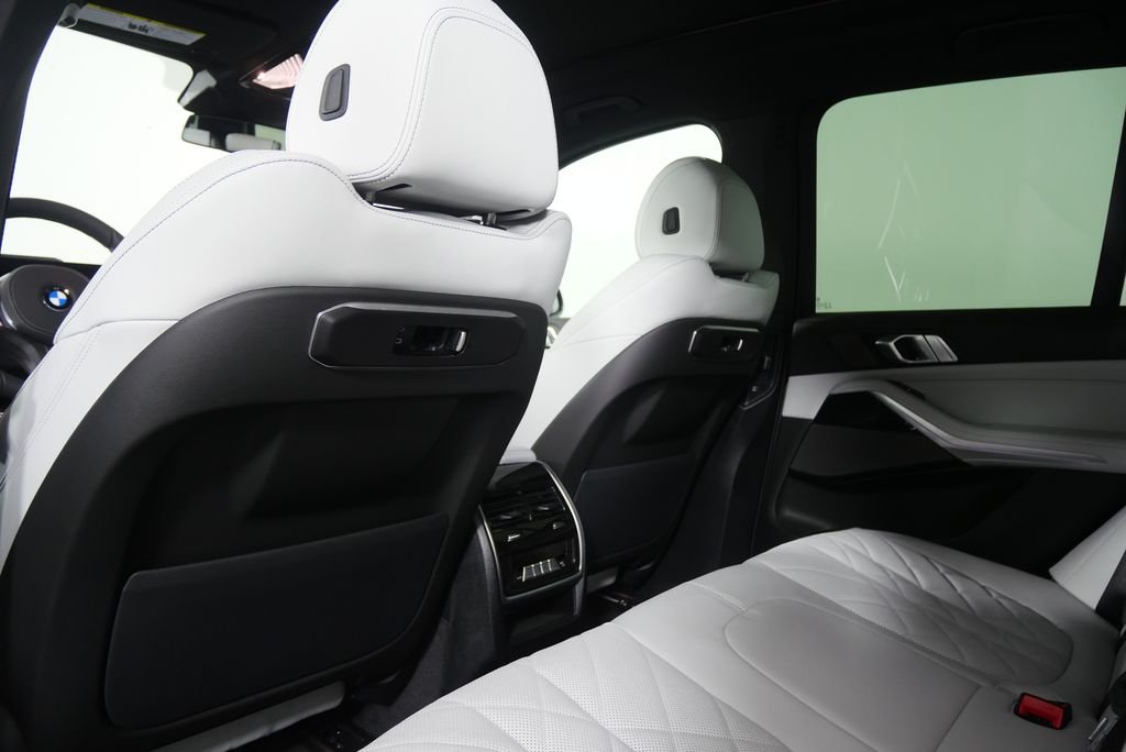 Used 2026 Skyscraper Grey Metallic BMW xDrive40i image 17