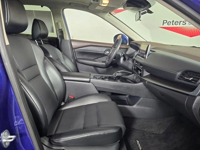 Used 2023 Blue Nissan SV image 3