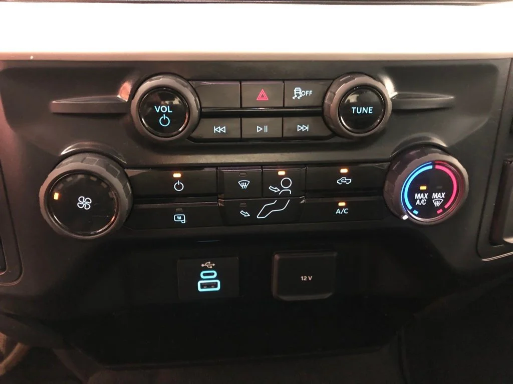 Certified Used 2025 Oxford White Ford XLT image 10