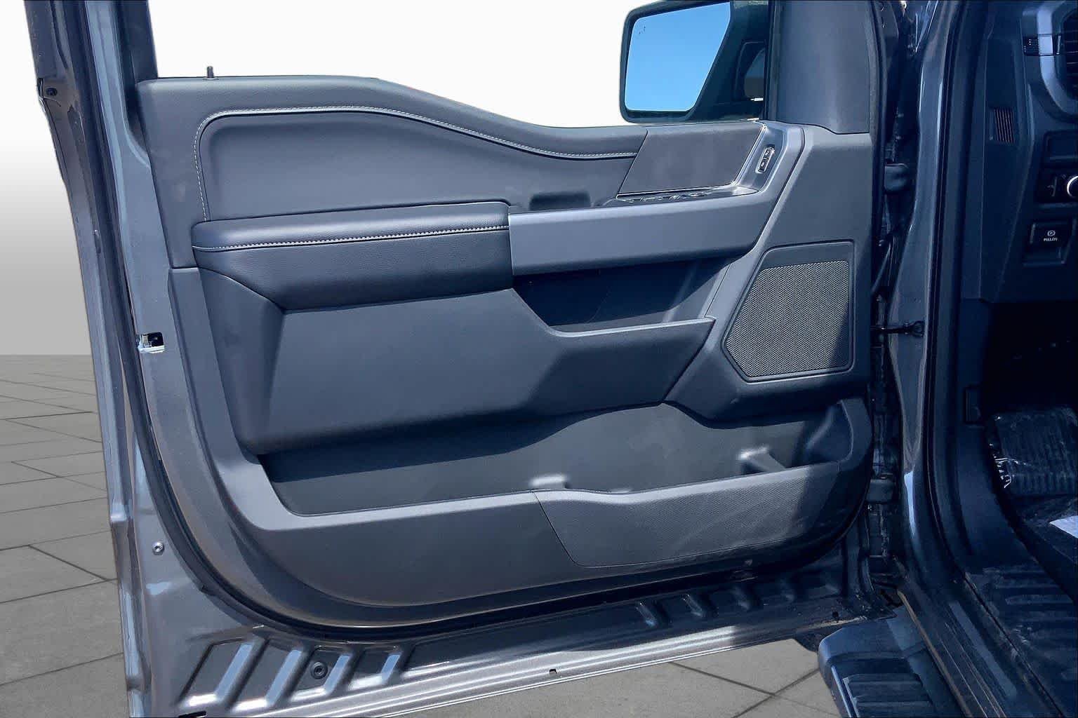 New 2026 Carbonized Gray Metallic Ford XLT image 10