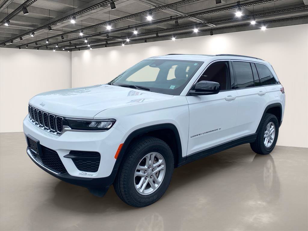 Used 2025 Bright White Clearcoat Jeep Laredo image 3